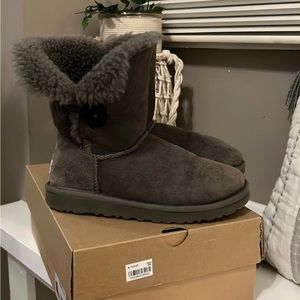 Bailey Button Uggs Sz 7